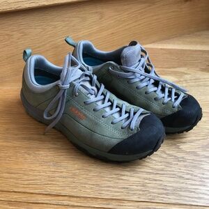 Women’s size 7 Asolo Space GV, Approach Hiking Shoes